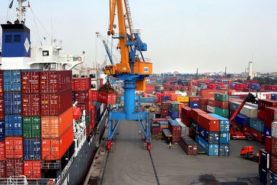 Doanh nghiệp thu hẹp đầu vào, kim ngạch nhập khẩu giảm sâu
