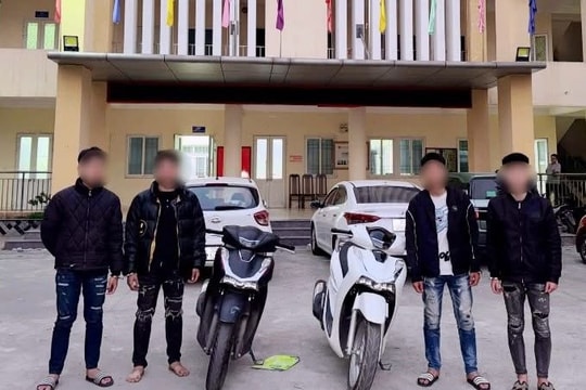 Hà Nội: Nhóm thanh niên mang hung khí, lạng lách tốc độ cao đuổi chém người
