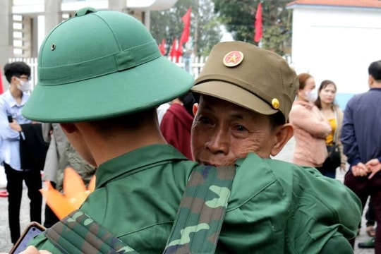 Chế độ và bảo hiểm y tế của quân nhân xuất ngũ trước 1995 được giải quyết thế nào?