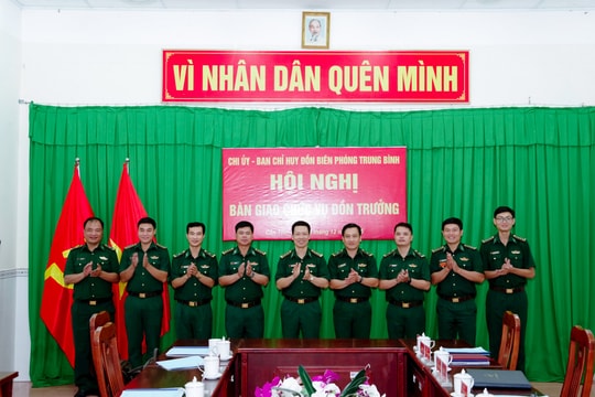 Bàn giao chức vụ Đồn trưởng Đồn Biên phòng Trung Bình