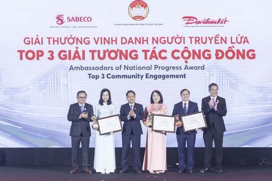 Báo Đại đoàn kết tổ chức thành công chương trình “Vinh danh Người truyền lửa”