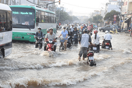 Miền Trung tiếp tục mưa, nguy cơ lũ quét, Nam Bộ đối mặt triều cường dâng cao