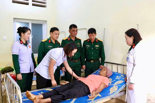 Bệnh viện Quân dân y 16 khám bệnh, cấp thuốc miễn phí cho người dân vùng biên