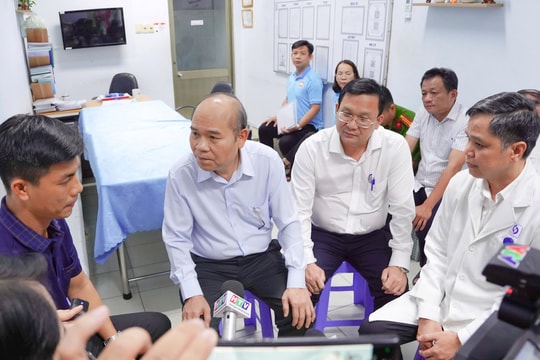 Lãnh đạo TP.HCM thăm các nạn nhân vụ cháy quán ăn