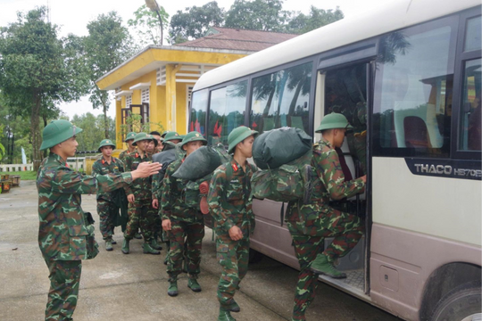 Hơn 70 cán bộ, chiến sĩ Bộ đội Huế lên đường thực hiện 'Chiến dịch Quang Trung'