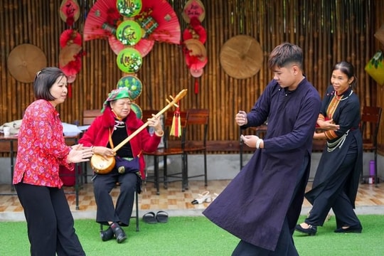 Phát triển du lịch cộng đồng hướng tới phát triển bền vững cho đồng bào dân tộc thiểu số