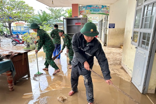Đắk Lắk: Bộ đội Biên phòng nhận thư cảm ơn từ các trường học bị thiệt hại sau lũ