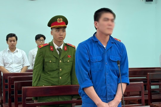 Lĩnh 30 tháng tù giam vì cướp giật dây chuyền giữa phố