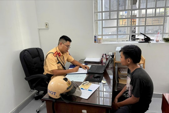 Chạy xe bốc đầu rồi khoe chiến tích trên mạng