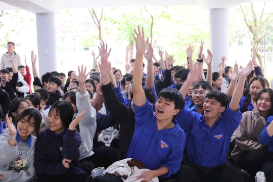 Đưa pháp luật đến học đường qua phiên tòa giả định về ma túy