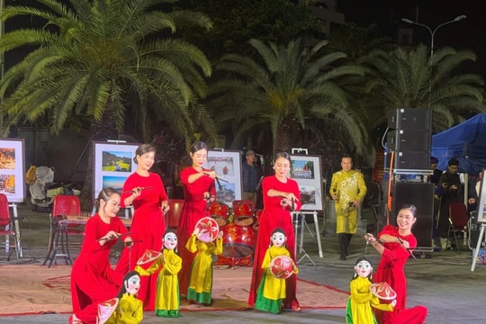 Người dân hào hứng với chương trình nghệ thuật đường phố Hải Phòng