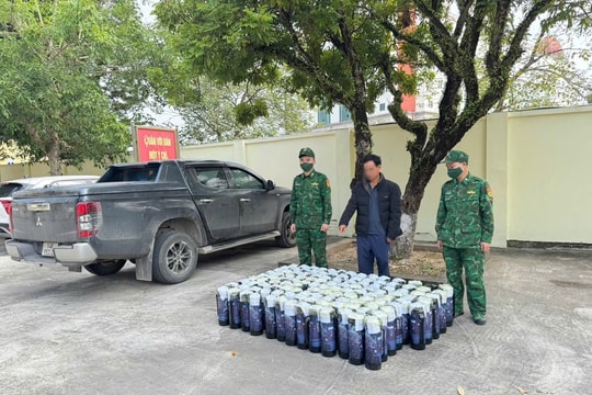 Bắt xe vận chuyển trái phép khí cười số lượng lớn ở Móng Cái