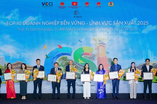 Vinamilk bứt phá ESG với danh hiệu “Ngôi sao CSI” và loạt giải thưởng danh giá 2025