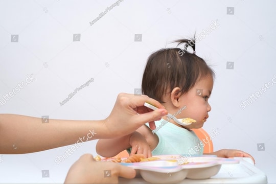 Trẻ biếng ăn phải làm sao? Nguyên nhân và dấu hiệu phổ biến cha mẹ hay bỏ qua