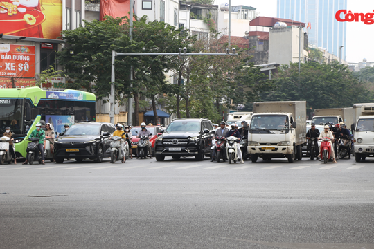 Cận cảnh giao thông Hà Nội trong ngày vận hành hệ thống camera AI