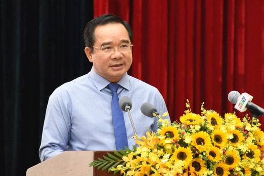 Chủ tịch TP.HCM yêu cầu cán bộ tránh lối làm việc máy móc, cứng nhắc