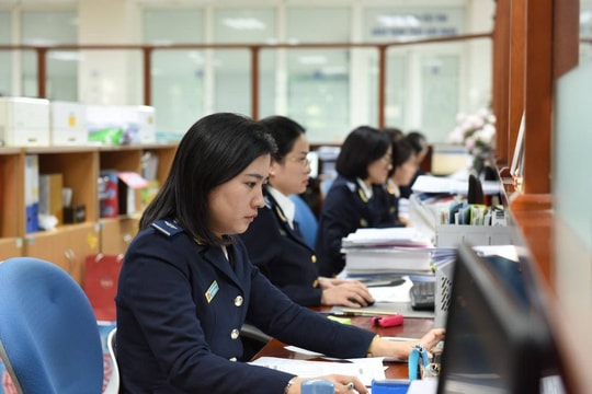 Giữ vững thông quan, thu ngân sách và siết chặt chống buôn lậu