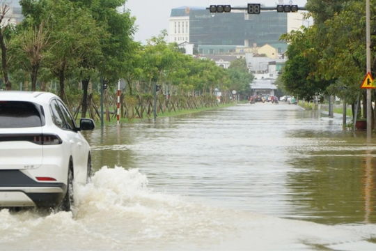 Mưa lớn tiếp tục ở TP. Huế và duyên hải Nam Trung bộ