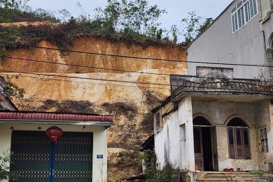 Xử lý khẩn cấp sạt lở đất tại đồi Phòng Không để người dân an tâm đón Tết