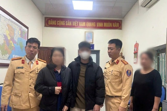 Cảnh sát đường thủy Hải Phòng cứu người giữa dòng nước xiết