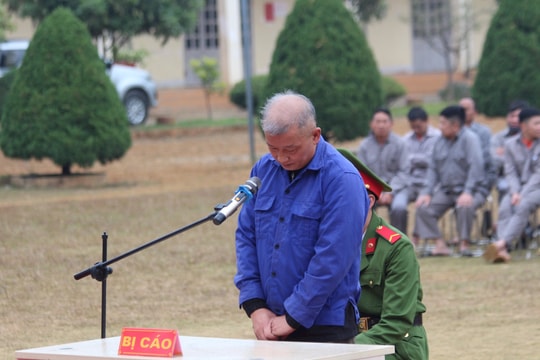 Trên đường đi điều trị... vẫn tìm mua ma túy để sử dụng