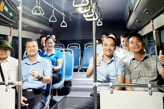 Tuyến buýt 20ATC góp phần thay đổi thói quen di chuyển tại xã đảo Minh Châu