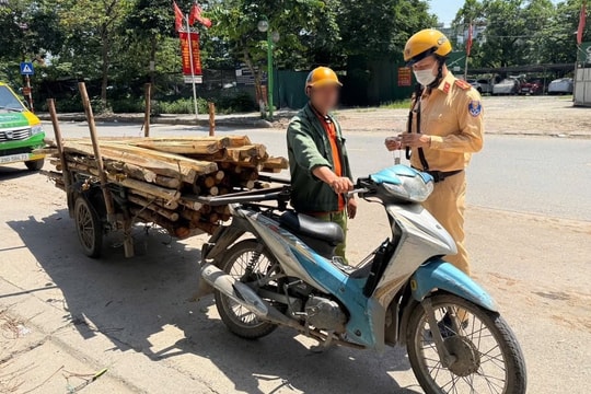 Hà Nội xử lý hơn 120 trường hợp vi phạm an toàn giao thông trong sáng 7/12