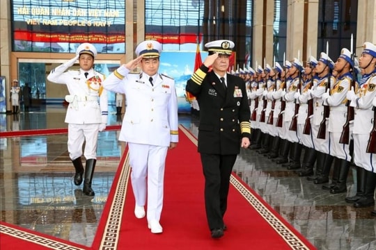 Lực lượng Tự vệ trên biển Nhật Bản thăm Hải quân Việt Nam