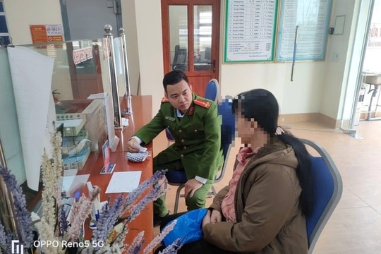 Người phụ nữ suýt bị lừa cả trăm triệu đồng qua mạng