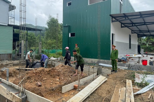 Công an TP Huế ra quân xây nhà cho hộ dân bị thiệt hại sau bão lũ