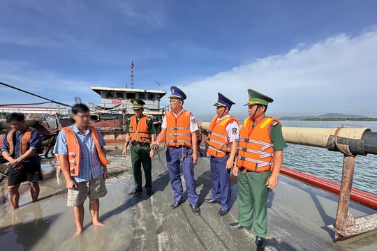 Bắt giữ tàu chở gần 1.000m³ cát lậu và đối tượng tàng trữ ma túy