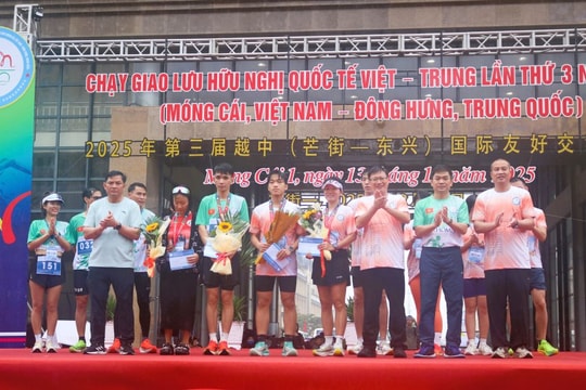 Hơn 1.000 vận động viên chạy giao lưu hữu nghị Quốc tế Việt - Trung