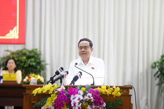 Chủ tịch Quốc hội tiếp xúc cử tri thành phố Cần Thơ