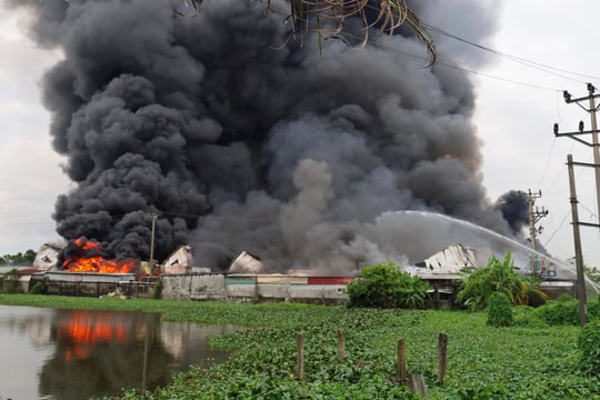Cháy lớn tại công ty sản xuất giày da ở Hải Phòng