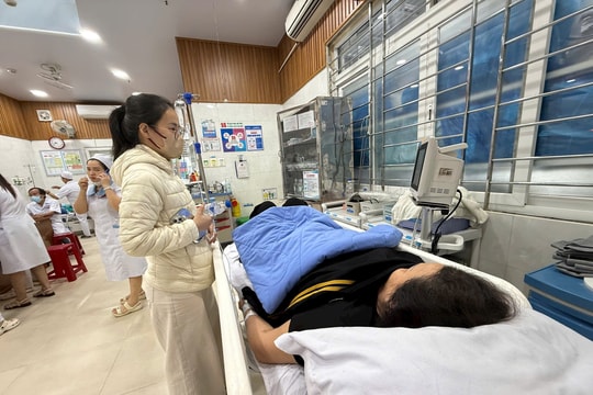 Điều tra vụ hàng chục người nghi ngộ độc khi ăn bánh mì tại Quảng Ngãi