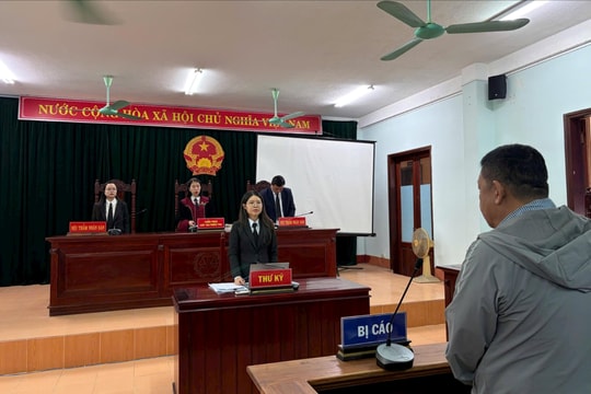 Xét xử đối tượng tạt xăng đe dọa giết hàng xóm
