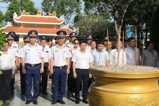 Báo Công lý và Vùng Cảnh sát biển 3 dâng hương tưởng nhớ nữ Anh hùng, Liệt sỹ Võ Thị Sáu
