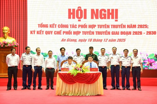 Ký kết quy chế phối hợp tuyên truyền giữa Báo Công lý và Bộ Tư lệnh Vùng Cảnh sát biển 4