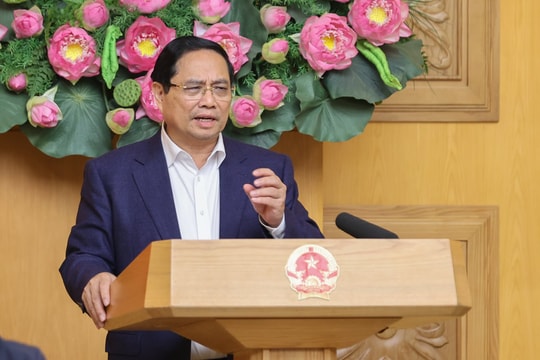 Thủ tướng: Không còn lý do gì để trì hoãn xây sửa nhà cho người dân bị thiên tai