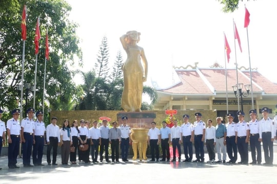 Báo Công lý và Vùng Cảnh sát biển 3 dâng hương tưởng nhớ nữ Anh hùng, Liệt sỹ Võ Thị Sáu