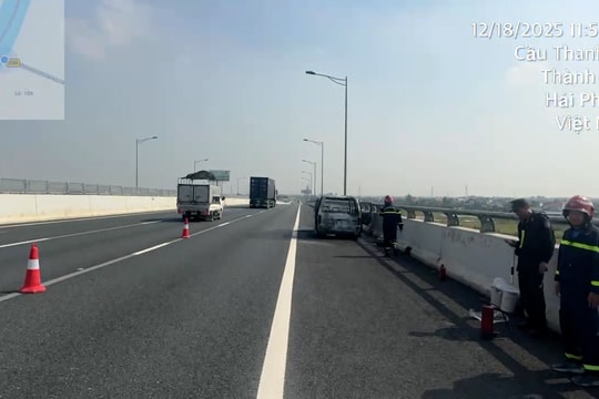 Nhanh chóng khống chế vụ cháy ô tô trên cao tốc Hà Nội – Hải Phòng