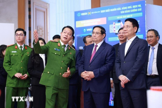 Thủ tướng: Mỗi người dân hãy chủ động trở thành những "công dân số"