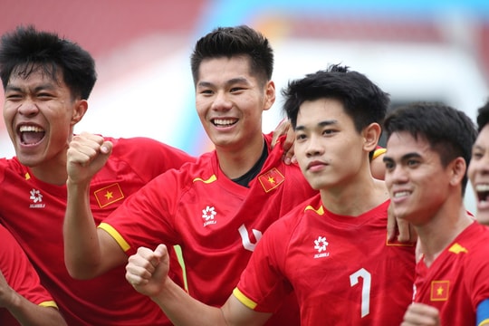 Ngược dòng ngoạn mục, U22 Việt Nam bước lên bục vinh quang