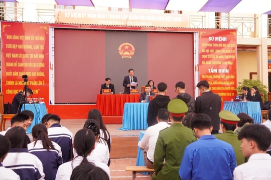 Phiên tòa giả định xét xử nhóm thanh niên mang hung khí đánh người đi đường