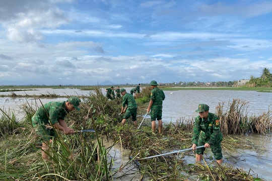 Bộ đội Biên phòng hỗ trợ nhân dân khắc phục hậu quả thiên tai