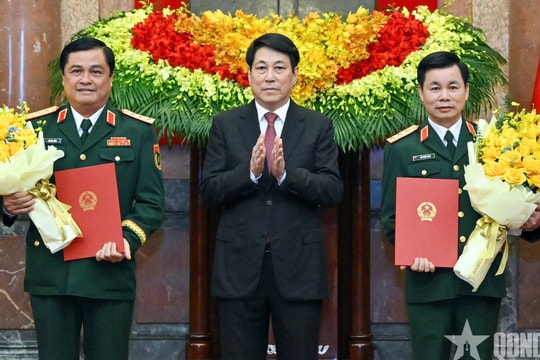 Chủ tịch nước trao Quyết định thăng quân hàm Thượng tướng đối với hai sỹ quan quân đội