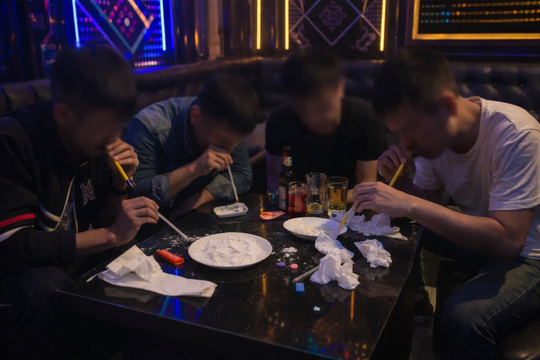 Nhóm bị cáo thuê phòng karaoke sử dụng ma túy lĩnh hơn 30 năm tù