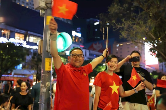 Một đêm "không ngủ" của người dân TP.HCM