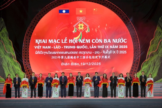 Điện Biên khai mạc Lễ hội ném còn ba nước Việt Nam - Lào - Trung Quốc