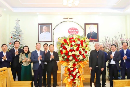 Lãnh đạo tỉnh chúc mừng Giáng sinh, chúc mừng năm mới Tòa Giám mục Giáo phận Hà Tĩnh